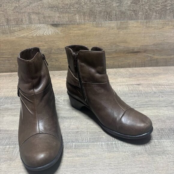 Clarks Brown Leather Zipper Ankle Booties Women's Size 8.5 - Picture 6 of 7